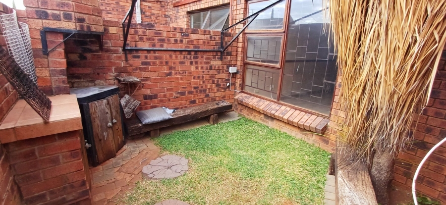 2 Bedroom Property for Sale in Langenhovenpark Free State